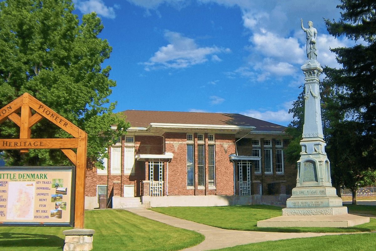 Exterior image of the Mt Pleasant library